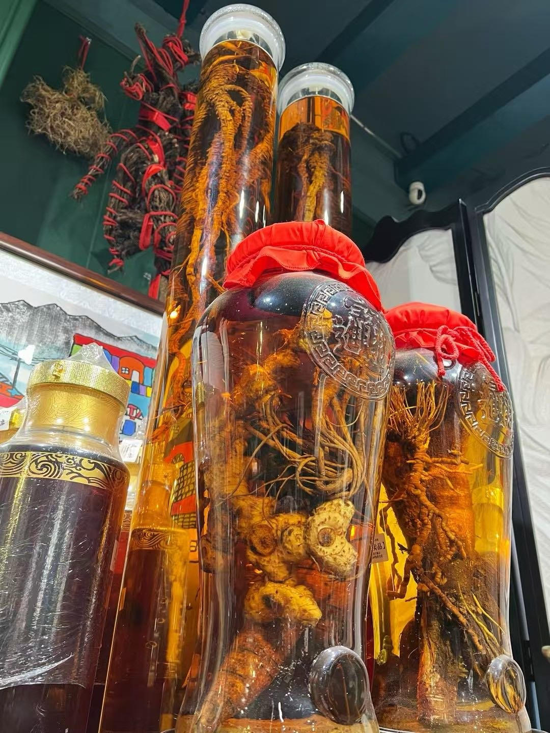 药酒瓶与药渣